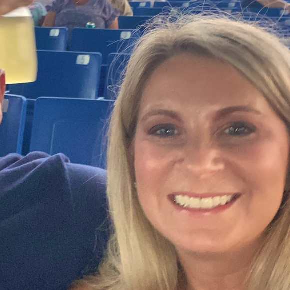 Meet your Posher, Kristen - Picture 1 of 2